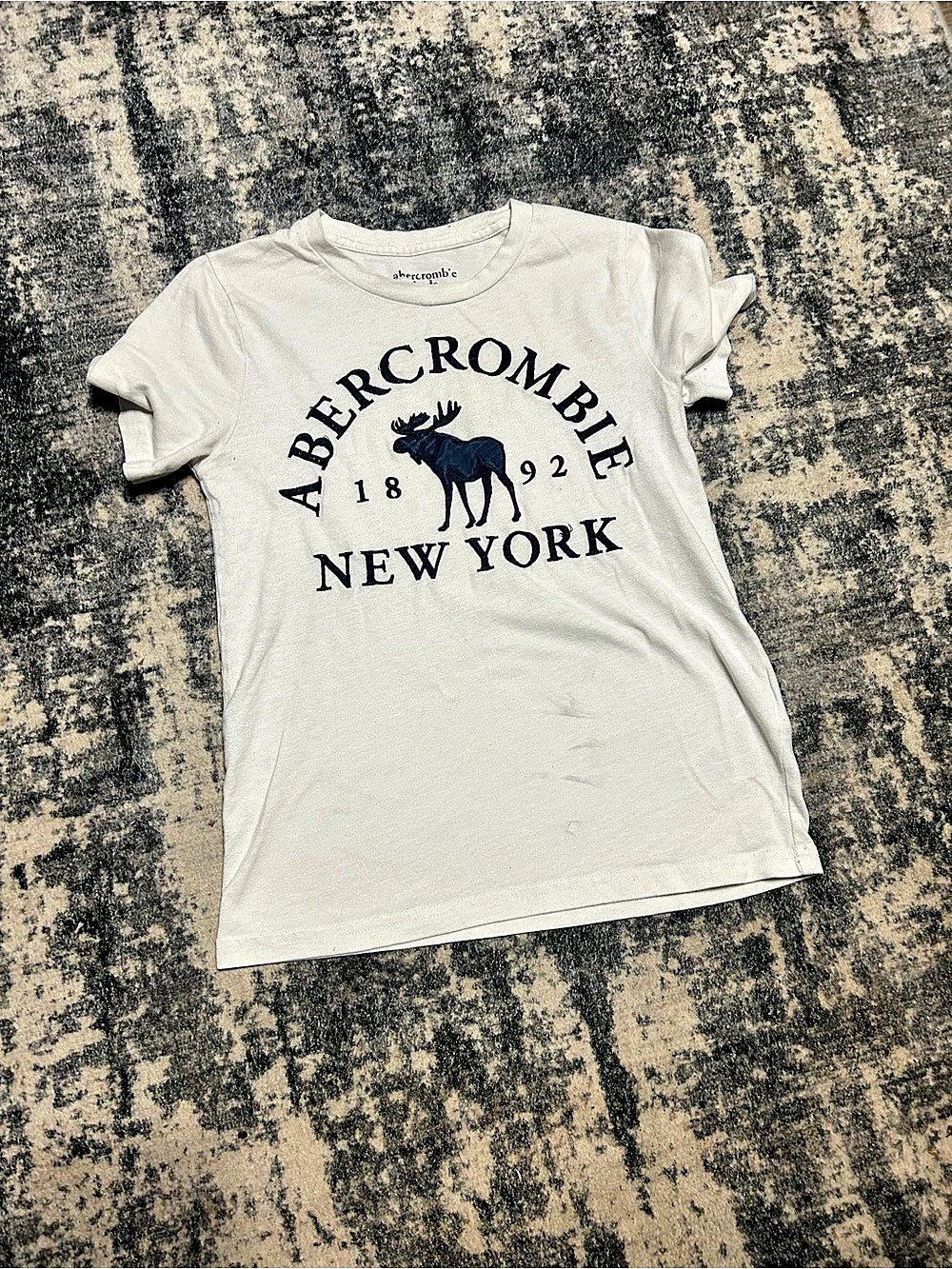 Abercrombie Graphic Tee White boys Size 9/10